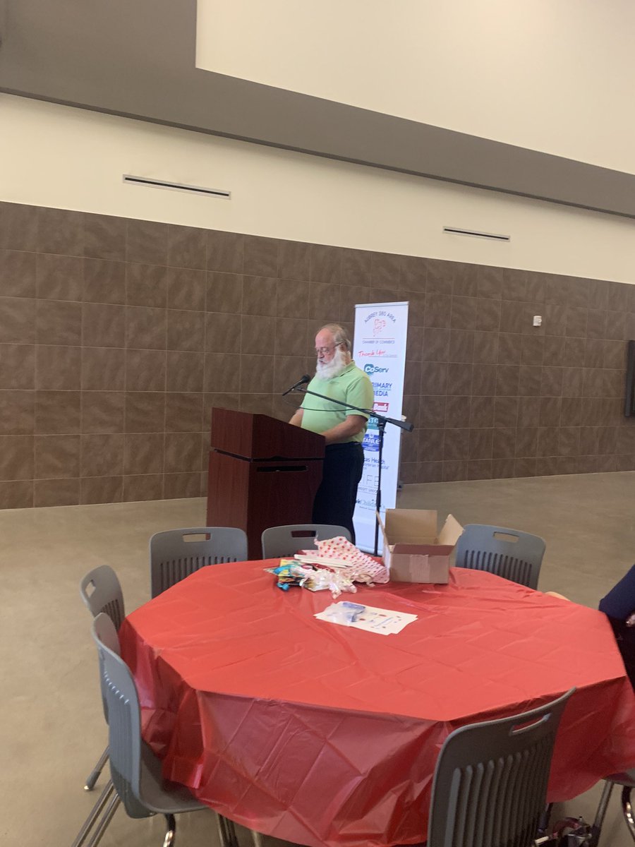 CSOSUAVE17's tweet image. DATCU Teacher of the month is our very own Ashley Delaney! I can’t say how much we appreciate you and all that you do! #BengalExcellence #ProudPrincipal @braswelljungle @jsruss68 @reb1111 @dentonisd