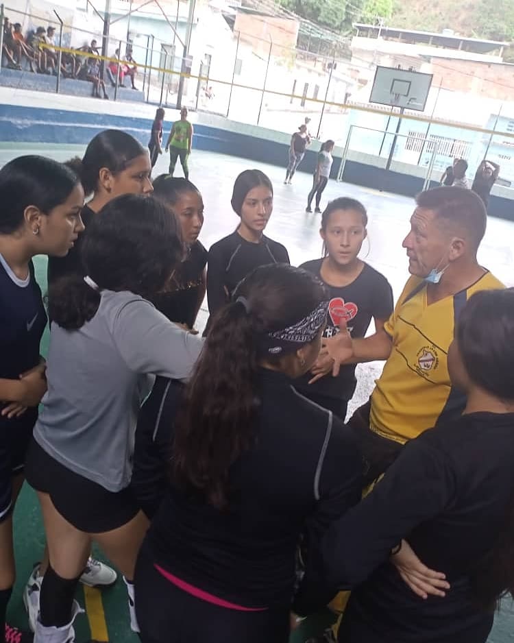 MarcaDeportAG's tweet photo. Ayer #Martes #14Dic
Intercambio Deportivo de Voleibol Femenino
Cancha Techada Mons Camargo
@AcademiaKuikas Grupo A vs Club Mons Camargo
@godoydalexander
@carloscontigo
@Trujihermandad
🇻🇪🏐🏆🏐🇻🇪 https://t.co/gK0lKJ9Vbp