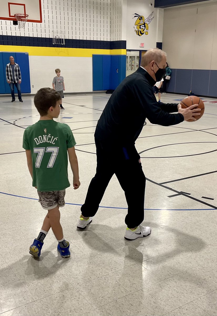 SalineCommEd's tweet photo. One of the perks of being a Saline Hornet! Coach John Beilein coaching up our 3rd Grade travel basketball team at last night's practice! 
Thank you, Coach B! 
#GoHornets 🐝🏀 https://t.co/JnmpFj8UTh