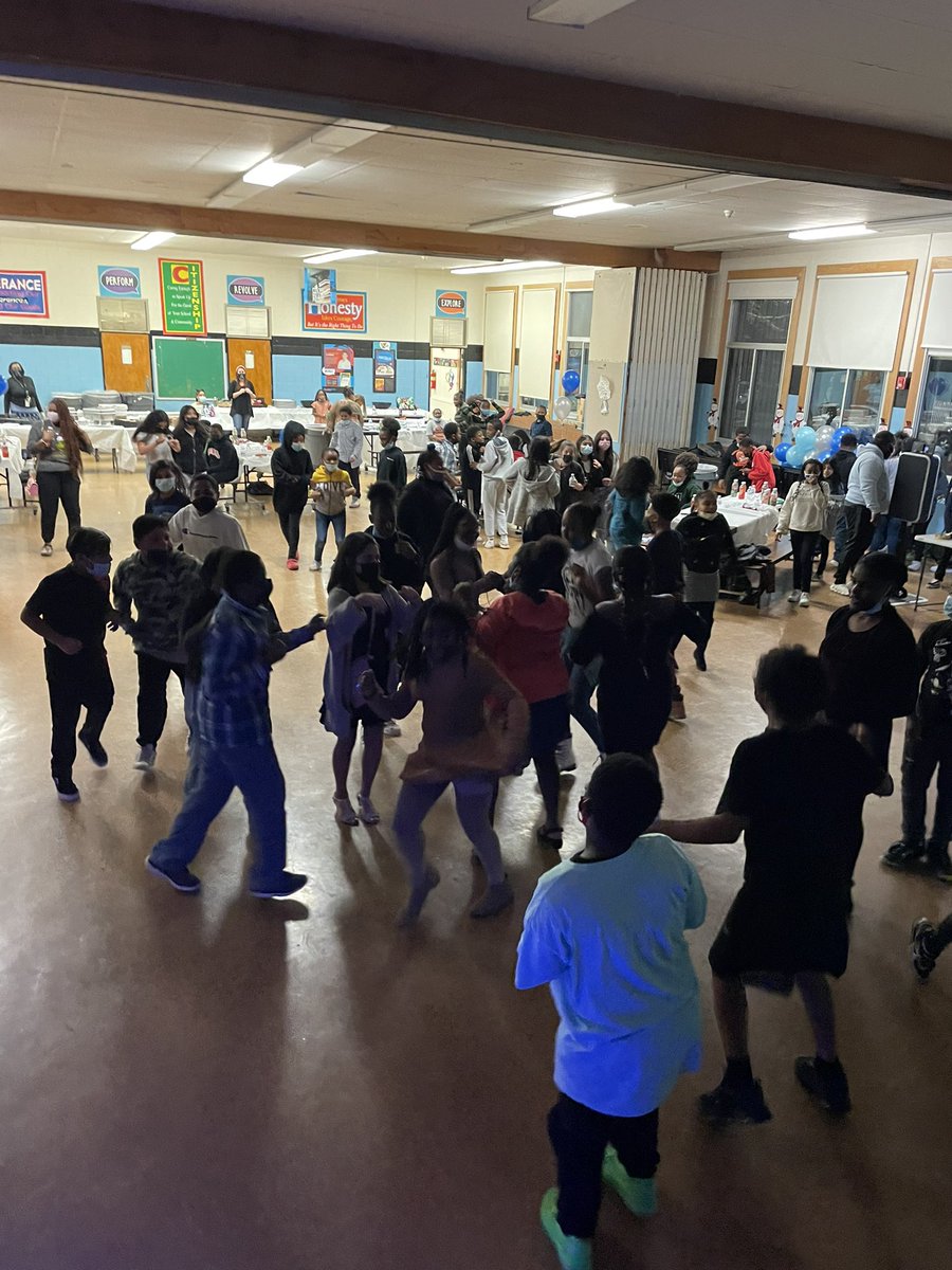 What a gr8 1st dance for MLK!! They enjoyed the WinterWonderland decor provided by #LanoviesCrazyCreations <a href="/kekejoy62/">Kimmy Taylor</a>  and DJ <a href="/HouseMan89/">Kyle Weedon</a>  kept the party lit!🔥 Thx to <a href="/PrincipalPJM/">Medina</a> for allowing it and the volunteers who helped! <a href="/EvaCPonce/">Eva Ponce</a> <a href="/DrRaShawnAdams/">Dr. RaShawn M. Adams</a> <a href="/Asbury_ParkSD/">Asbury Park Schools</a>