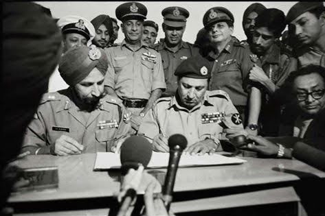 adgpi's tweet photo. "सहनशीलता, क्षमा, दया को तभी पूजता जग है।    
बल का दर्प चमकता उसके पीछे जब जगमग है।।"

We salute the indomitable #courage of #IndianArmy which led to one of the largest military surrenders in history.

#PakSurrenderDay
#IndianArmy
#VijayDiwas2021 https://t.co/2VYcwrGwUG