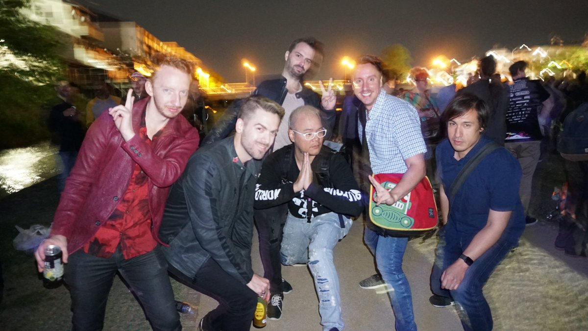 wireframejames's tweet photo. Some riverside flex action with @TeddyDief @DaleNorth @jboggsie @shawnethegirl @capnsmak and other assorted tipsy travelers. #BitSummit2018 https://t.co/3P2pudYTGA