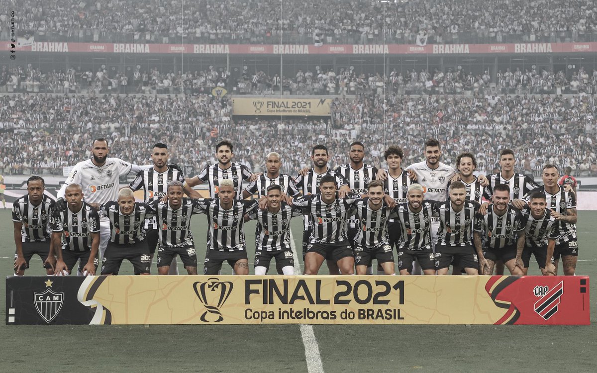 Atletico's tweet image. 🐔 Um elenco que entrou para a história. BICAMPEÃO DA COPA DO BRASIL! 🏴🏳️🇧🇷

🏆🏆 #oGaloCopou #BicaBiCAMpeão