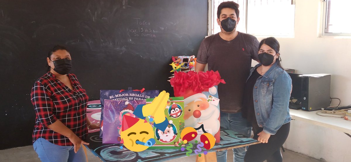 Gracias a los Santa Claus que nos trajeron los regalos de los niños del  desayunador de Los Arroyos @jesusgilbertococoba @anapatriciaquijada Dios los bendiga. Si tu puedes ser un Santa Claus aun nos faltan juguetes para este viernes 17 contactame 6623426159 <a href="/Sandra96529321/">Sandra</a>