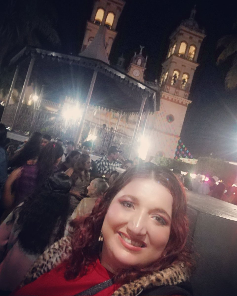 FraniaC_A's tweet photo. #fiestasguadalupanas #fiestas #pihuamojalisco #partiesnight #girlpower #girlnight #girl #templo https://t.co/ueUnTNfDwr