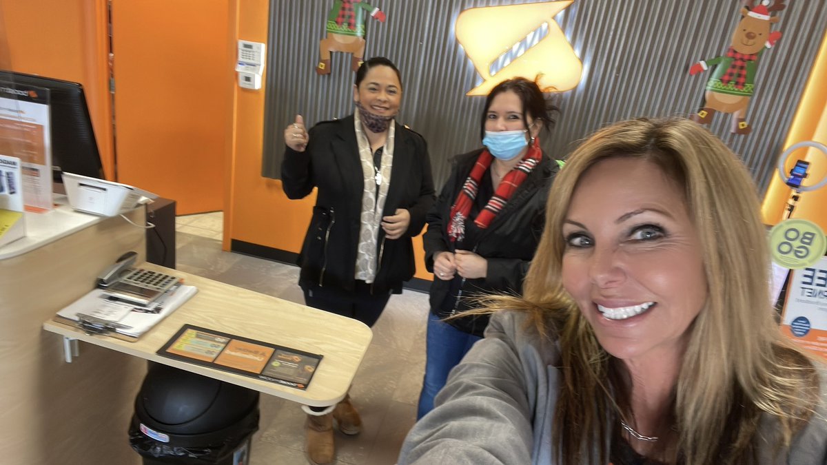 Selling and supporting our Boost partners in San Diego . Happy Holidays!@Mel_Marceco <a href="/MarcecoNation/">Marceco Ltd</a> <a href="/2020MobileInc/">20|20 Mobile, Inc.</a>