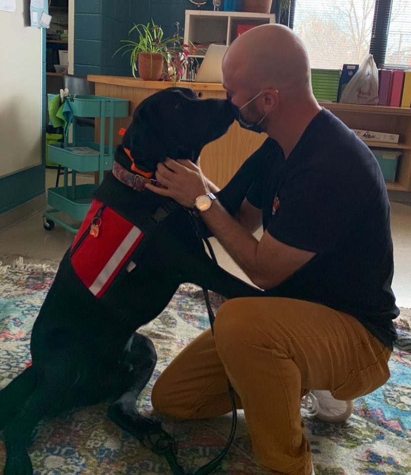 kallen4775's tweet photo. Cooper &amp; this 3rd grade teacher bonded so instantaneously yesterday it was priceless. Today he came to tell us Cooper inspired him to rescue a dog in need. #dogsoftwitter #therapydogs #RescueDogs #CooperLove https://t.co/mfbhfKZZ0j