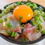 漬けダレの味が染み込んだ鯛がご飯とよく合いそう!とっても美味しそうな「漬け丼」レシピ!