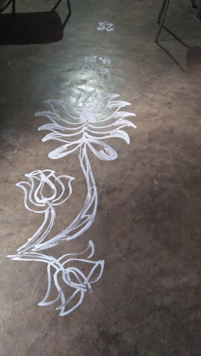 Truptim15397347's tweet photo. Om Jai maa laxmi mata 🌺🌺
#ଗୁରୁବାର 
🙏🙏🙏🙏 https://t.co/VDLr3FlPgi