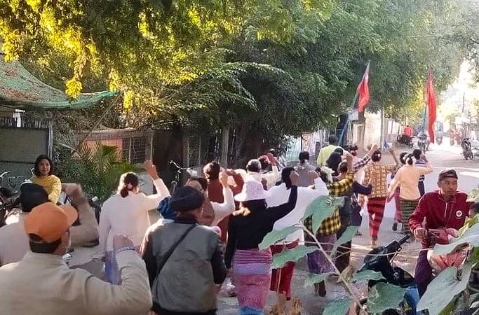 EIINEvenin88's tweet photo. To overthrow the terrorist Fascist dictators ,the pro-democracy activists from a village of ShweBo Township stage the daily protest and also took place on the streets today. 

#Cambodia_RejectTerrorists
#Dec16Coup   
#WhatsHappeningInMyanmar https://t.co/V49qEeLIfU