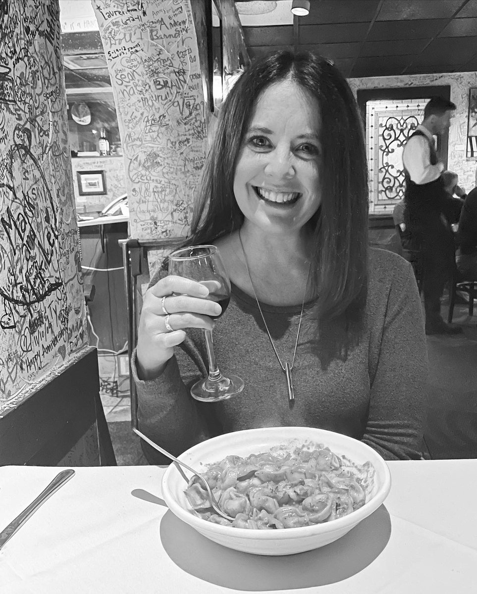 betsystamant's tweet image. Ciao, il mio nome e Betsy. And when Hubby takes me to the site of our first date &amp;amp; I get to drink Chianti &amp;amp; eat tortellini in aurora sauce, I’m a happy girl &amp;amp; photos are black &amp;amp; white because all the color in the world floods straight into my soul 🇮🇹😍 #notdramatic #maybealittle