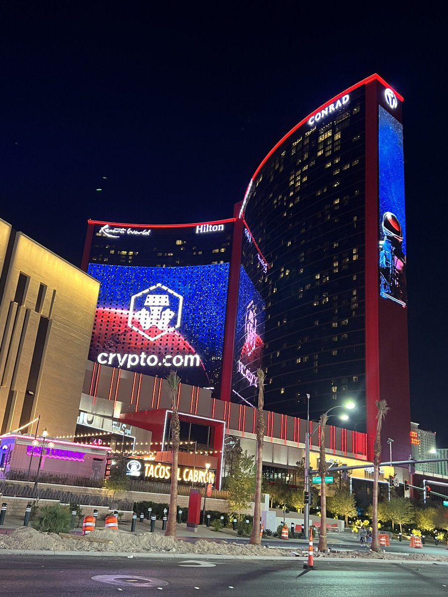 BuckeyeRidley's tweet photo. 20 years ago this month, I decided to pursue a career in the Shopping Center business. Great to have my career moments come full circle @ICSC’s  annual @Vegas gathering last week. Great time in a great city! #ICSC #ICSCHereWeGo #CRE #Vegas #RetailRealEstate #LetsGetSocial #MSG https://t.co/mJv6RddHnF