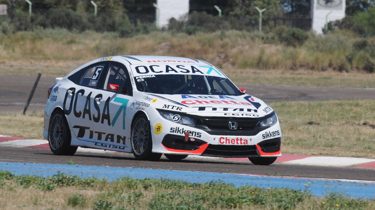 TomiMolinaOK's tweet photo. #TurismoNacional hace 3 años la categoría cerraba el año en Viedma.

En la #C2 el título quedaba en manos de @nicoposco (Ford Fiesta Kinetic) y en la #C3 el campeón era Leonel Pernía (Honda Civic).

📸 @prensatn https://t.co/7vq4LwBVyZ