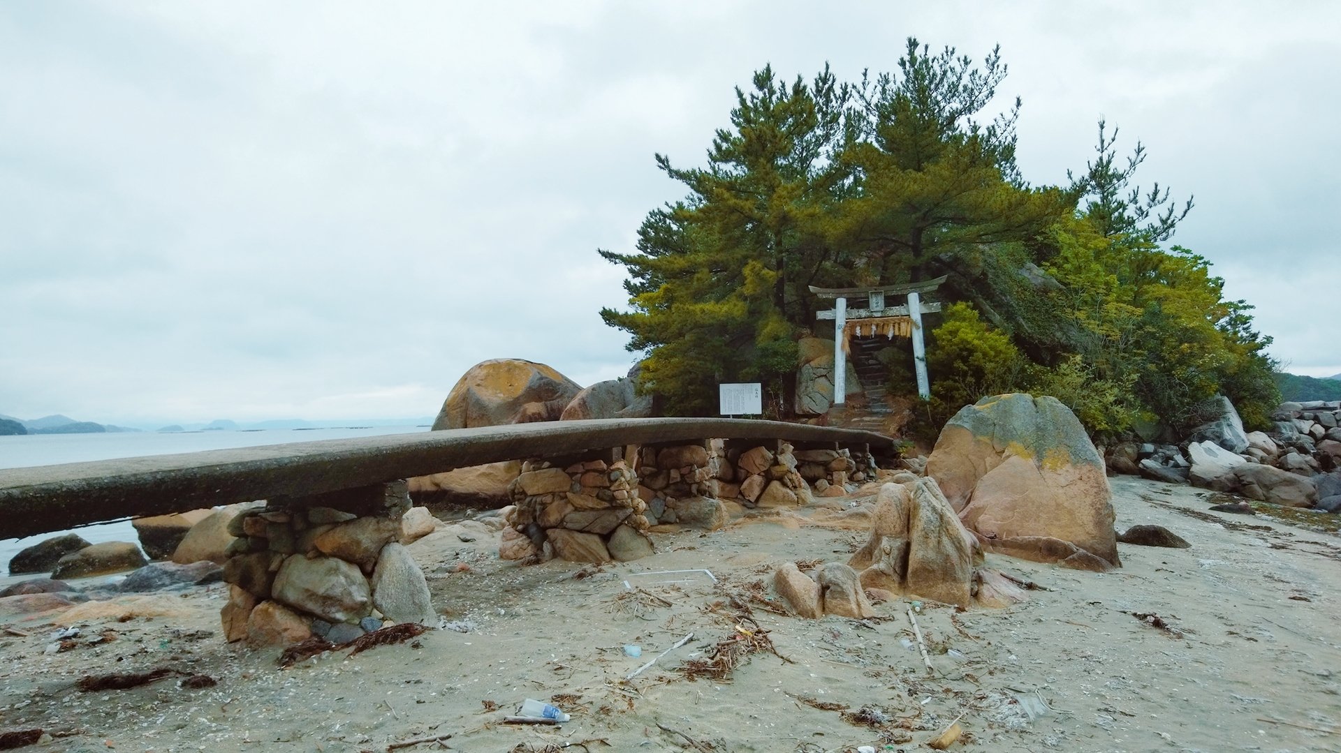 城猫 箱島神社 海の上に鎮座されてる神社ですが伺った時は残念ながら干潮時でした 無人神社ですが御朱印は 鎮懐石八幡宮 で頂けます 神社 箱島神社 福岡県糸島市 T Co Vyxrz1fzeb Twitter