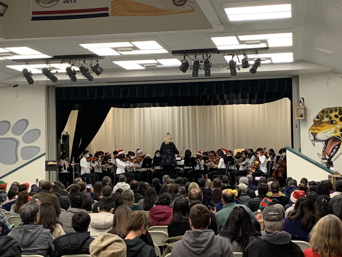 IHMSjaguars's tweet image. We’ve got a great turnout to see our amazing 2021 Winter Band &amp;amp; Orchestra Concert! 🎶 Great work Jaguars!  #powerofjag