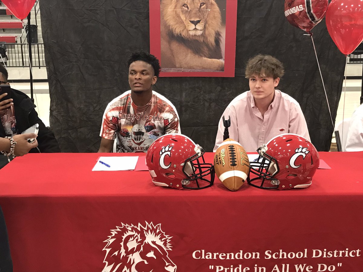 ArRecruitingGuy's tweet photo. An impressive crowd showed up at Clarendon HS gym this afternoon to support @QuinceyMcadoo &amp; @daxcourtney3_  on their big day. @ClarendonFB #WPS https://t.co/xKdImWHXtS