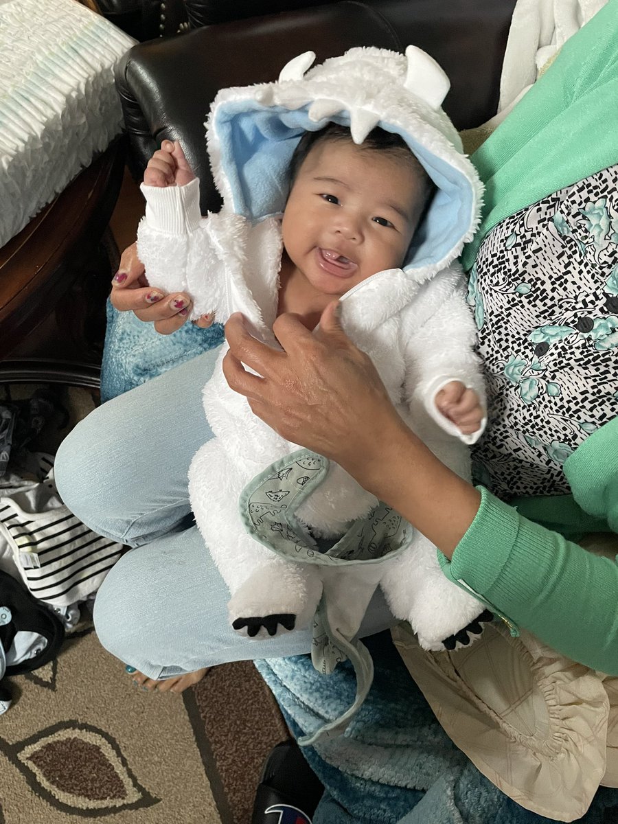 StocktonDocPanh's tweet photo. I haven’t been on here a while. UPDATE: I’m a mom! 🥰 it’s my first week back to work on the Wards. It’s been hard but he’s my biggest motivation ❤️ https://t.co/D37nWhmRSh