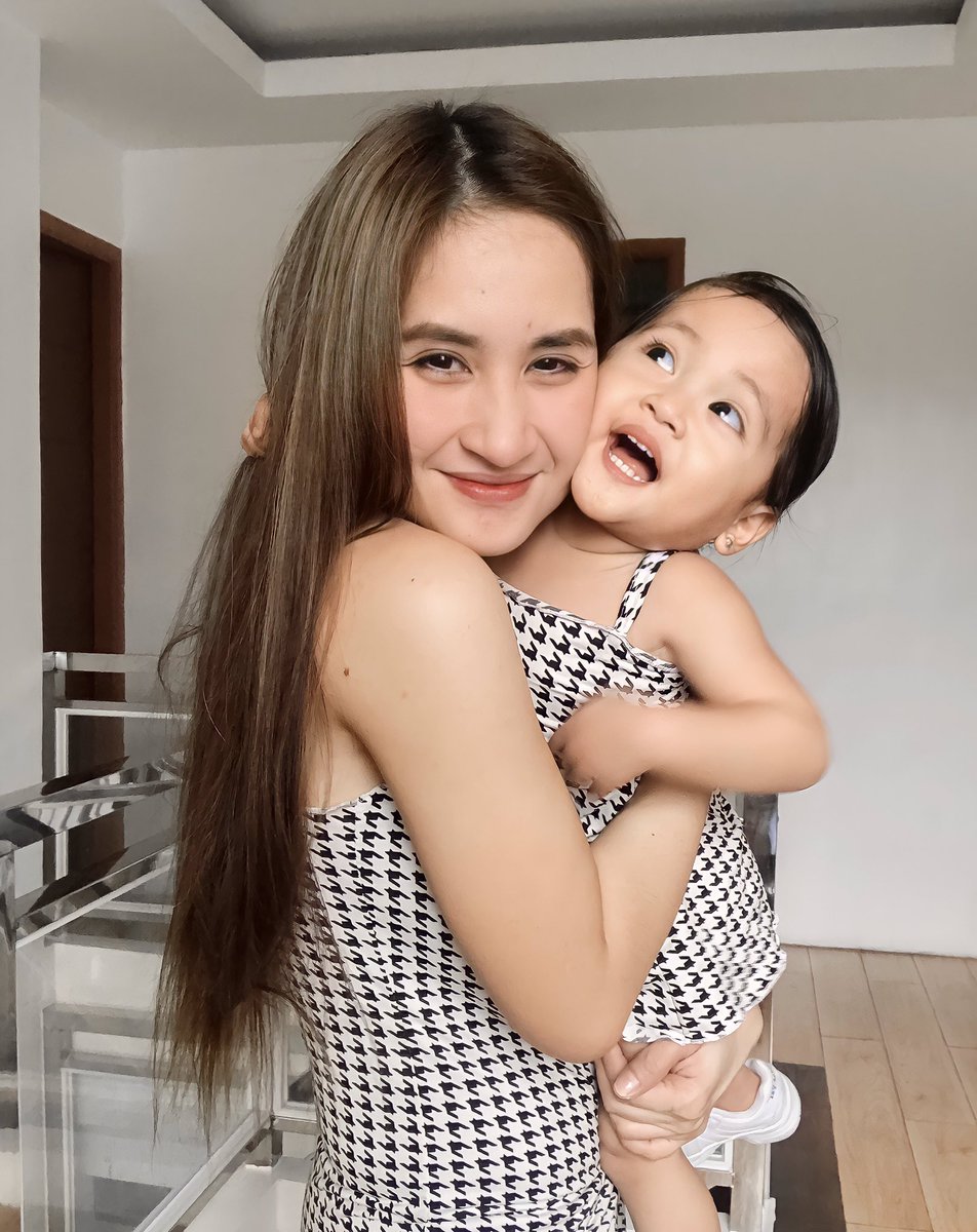 arcelybreyes's tweet photo. My twin my bestfriend my Forever 🤍🖤 Mommy and Milan 😍😍😍 https://t.co/OQMnpmXg3s