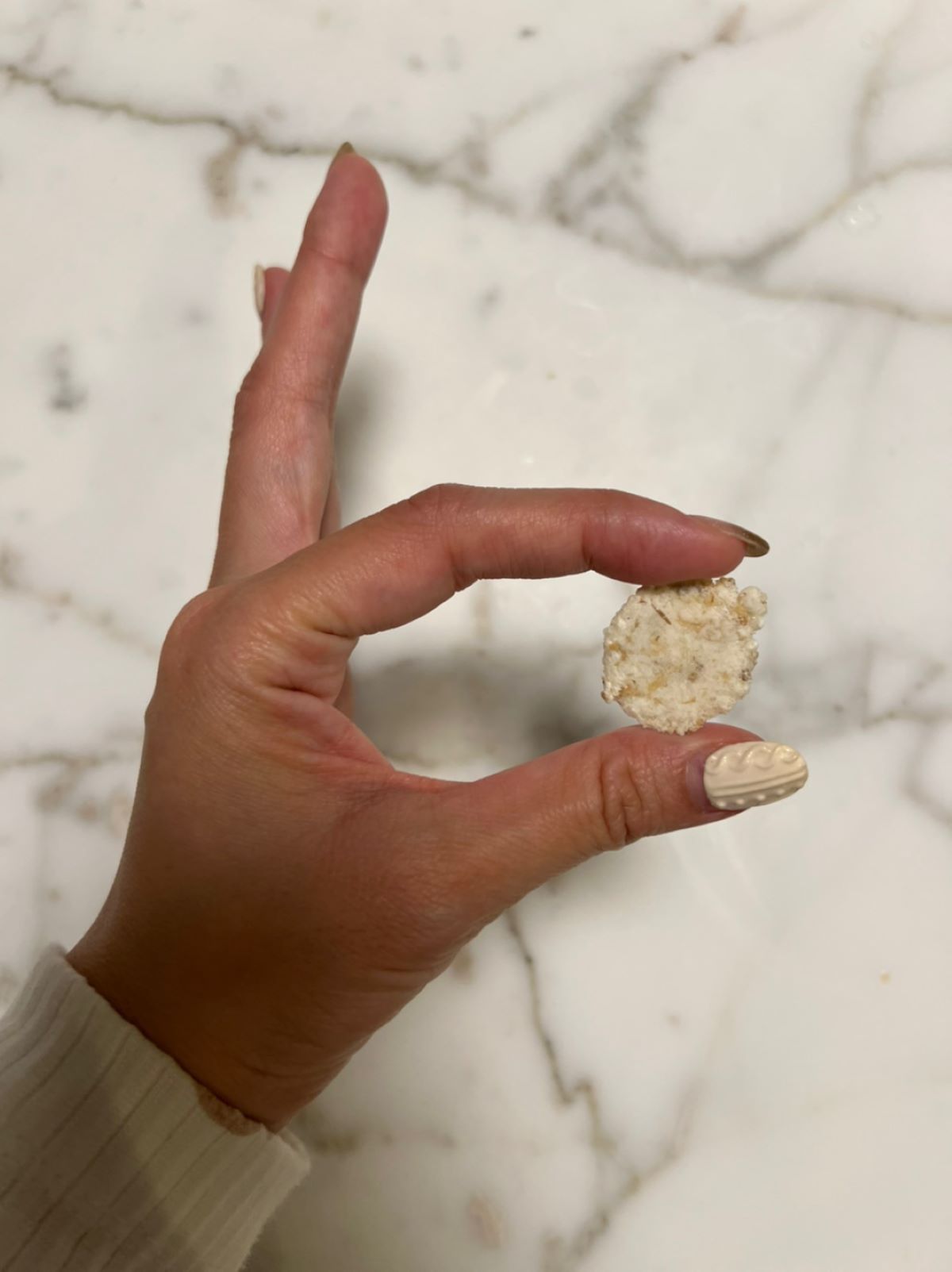 赤ちゃんせんべいを喉に詰まらせる事故 元アイドルのママが注意喚起 Twitter