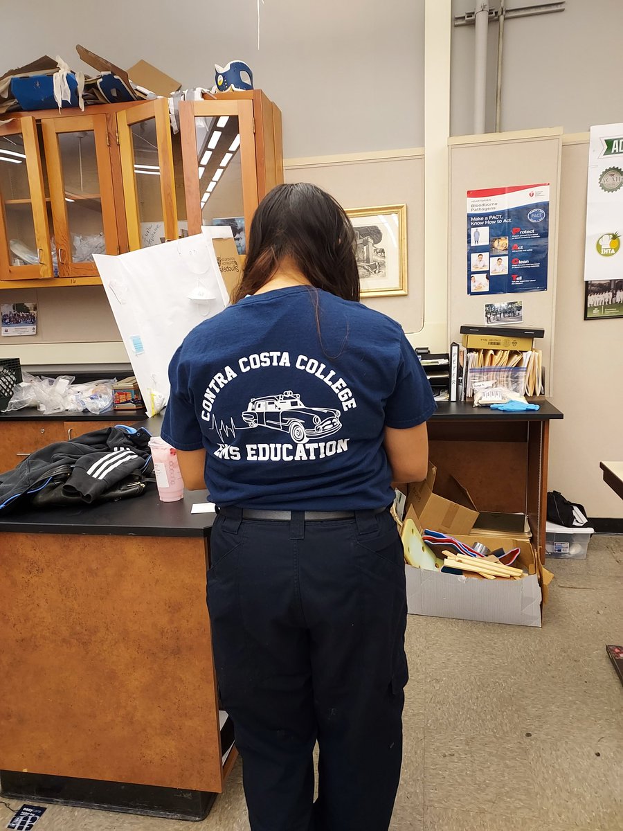 davidpintado727's tweet photo. Tya was my student and now she is an Emergency Medical Technician,so proud of her https://t.co/YwNb3iAnwW