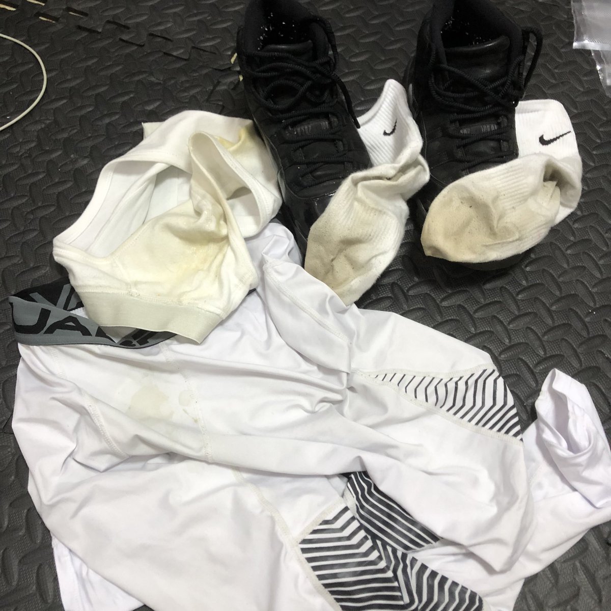 QdyiZr's tweet photo. ��个季节发什么都不会变质.
原味.袜子内裤篮球鞋.
速干衣速干裤篮球服
狗粮圣水黄·精包.口水.均可送制作视频 https://t.co/N8Hk85MeIL