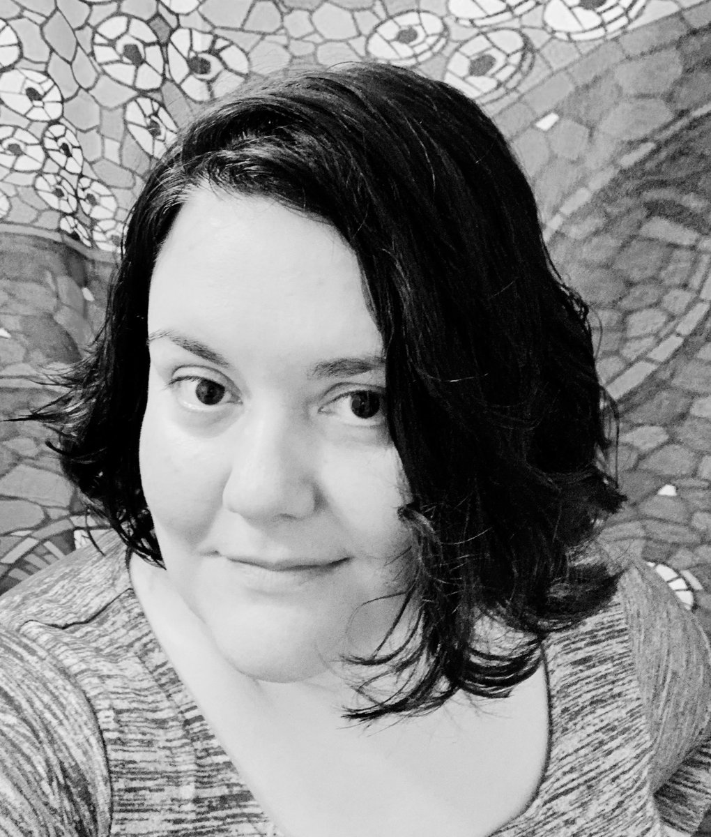 wildpixie13's tweet image. The stylist thought this was a big change, but it looks like 2009’s hair according to Twitter.