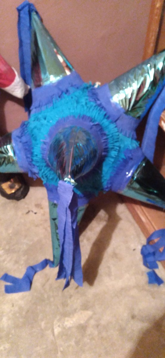 Desde el Poblado Miguel Alemán nuestra Santa Claus Blanca Oralia  nos envió 3 piñatas para este 17 de Diciembre para los niños del desayunador de Los Arroyos aun nos faltan juguetes si deseas ser Santa Claus comunícate 6623426159 cerremos con broche de oro