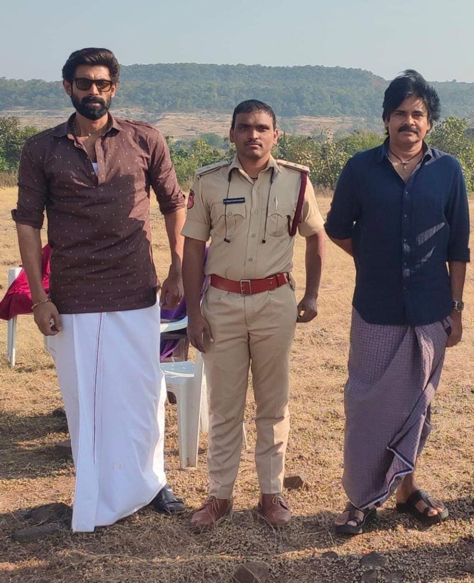 PawanKalyanTM's tweet photo. God Of Masses @PawanKalyan and Hulk @RanaDaggubati at sets of #BheemlaNayak 🔥🔥 https://t.co/93Kx0RNGmW