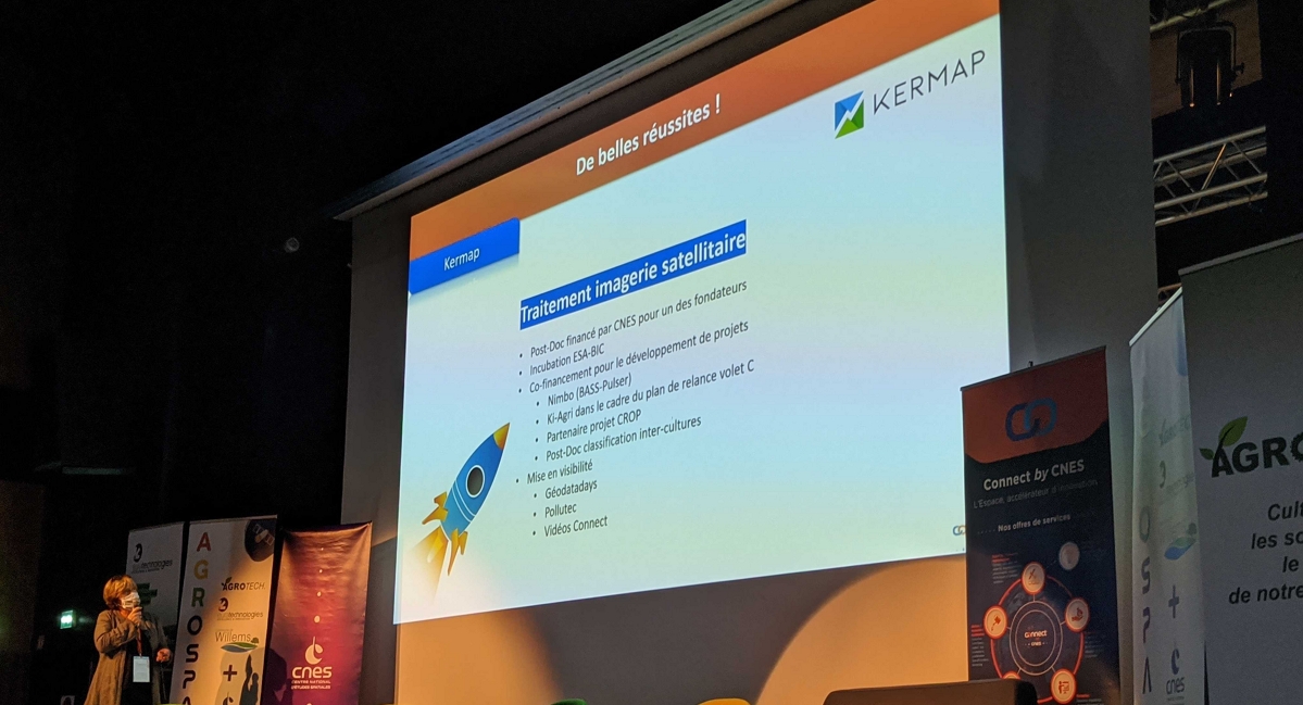 kermap_info's tweet photo. 👍Kermap, exemple des "belles réussites" de l'accompagnement @CNES @ConnectbyCNES, à l'honneur hier lors de la journée #Agrospace de Lille ! 🛰️🌱 #Agriculture #AgTech #spatial 1/2 https://t.co/jCNNkfL3M8