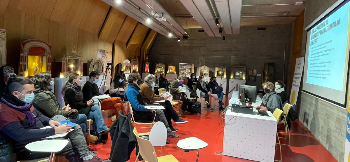 FundacionCepaim's tweet photo. 📖Valentina Longo, técnica del proyecto #NEO50 presenta la investigación🧠Carga mental y emocional de los cuidados. ¿La última frontera?
🗣️ "Nos encontramos en un sistema de cuidados injusto, pues estos se basan en un trabajo no remunerado que es feminizado y racializado" https://t.co/YR4azSMXuf