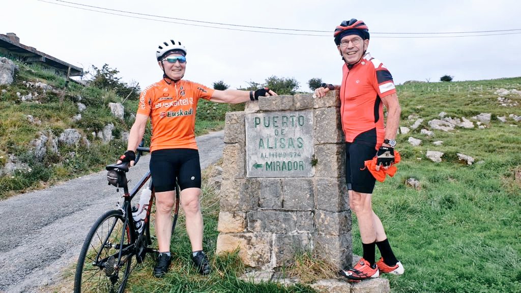 CyclingCountry's tweet photo. Which top climbs will La Vuelta be doing this coming year! Getting stoked to hear tonight's big unveil of La Vuelta 2022's route!!
#lavueltaaespaña #lavuelta #lavueltaaespaña #uci #spain #GrandTours #roadstoride #roadslikethese #vueltaclimbs #roadcycling #bikesrule #puertos #bike https://t.co/NDT2EdQKD4