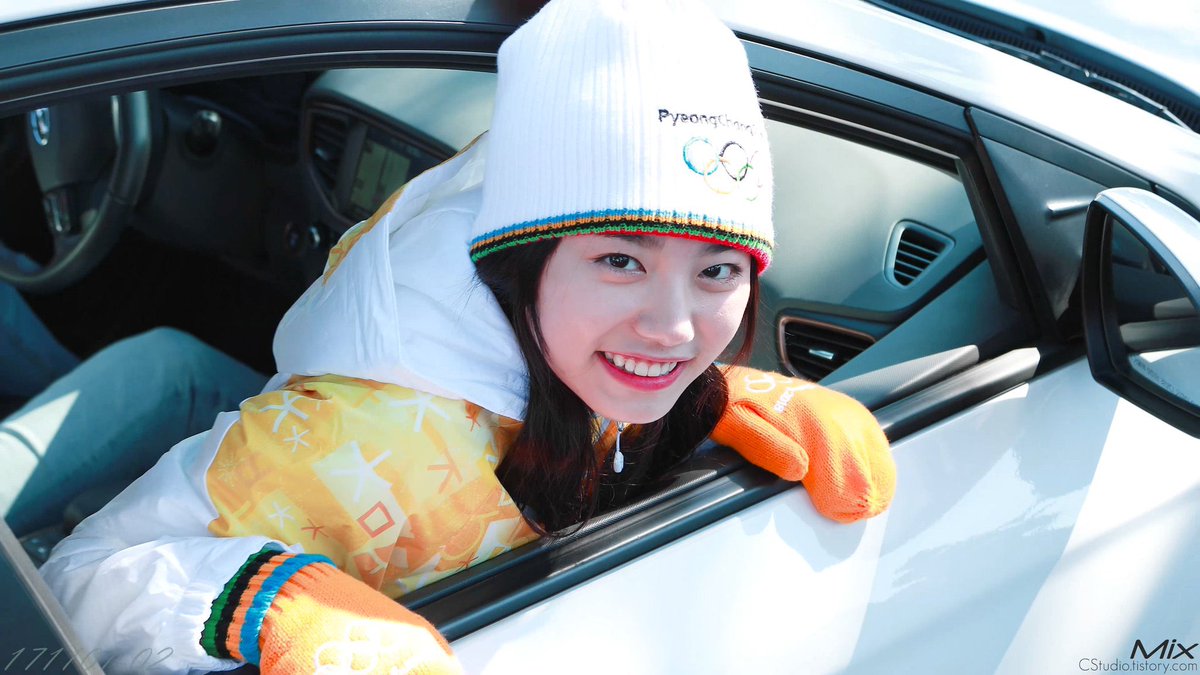 hourlyIOI_'s tweet photo. WE MISS THIS GIRL SO MUCH!!!

#김소혜 #SOHYE #IOI #아이오아이 @ioi_official_ https://t.co/Kco3diXigk