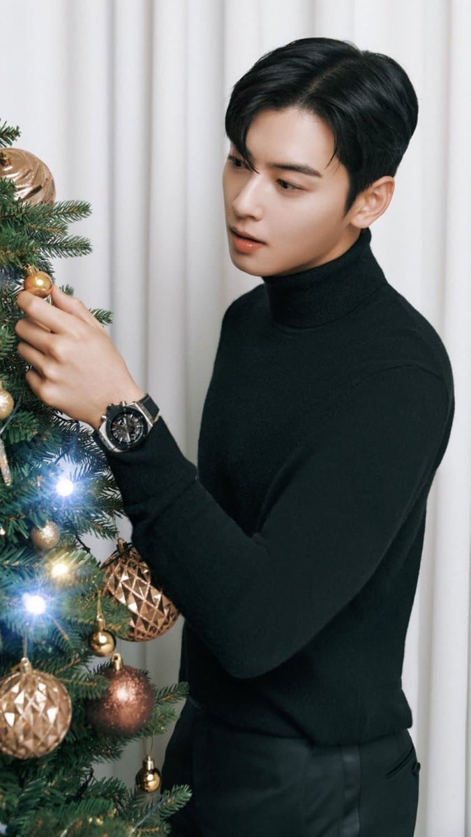 AldridgeBoyd's tweet photo. 본새킹 차은우ㅠㅠㅠㅠㅠㅠ 손목에 중형차 한대값 위블로 광고라니ㅠㅠㅠㅠㅠ #차은우 #CHAEUNWOO #위블로 #HUBLOT https://t.co/8FnNeW3FwJ