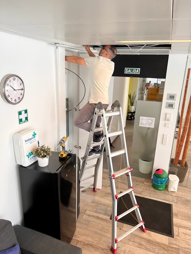 mrpcinformatica's tweet image. Instalación y organización de cableado para puestos de trabajo, en las nuevas oficinas de Gaming Innovation Group (#GiG) en #Marbella.
.
.
📍 bit.ly/2tx1bML
.
.
#GrupoMRmarbella #MRInformatica #Marbella #Informática #Technology 
#WiFi #GamingInnovationGroup