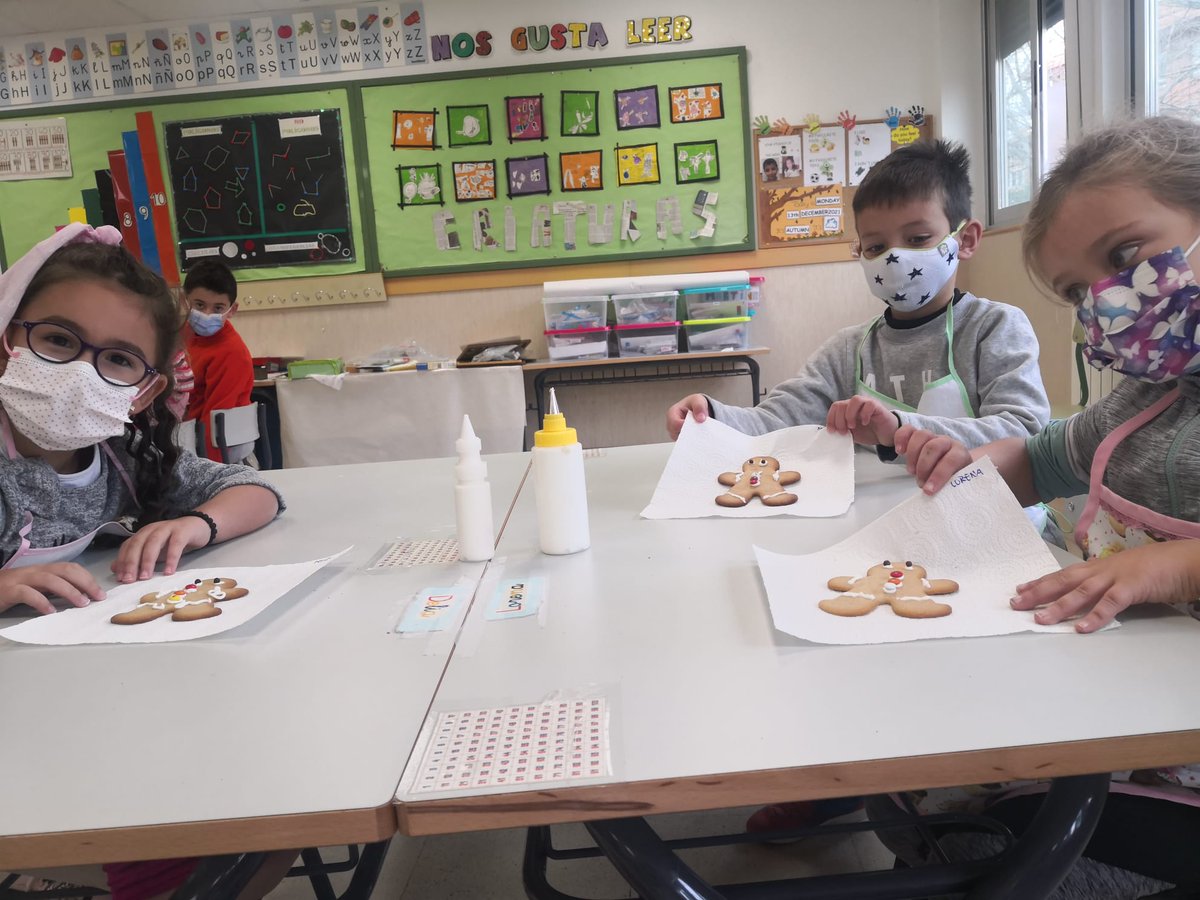 Ayer los alumnos de 1º se lo pasaron genial en la clase de inglés haciendo gingerbread.
Para ver más fotos accede a la página web: ceipcervantes.larioja.edu.es