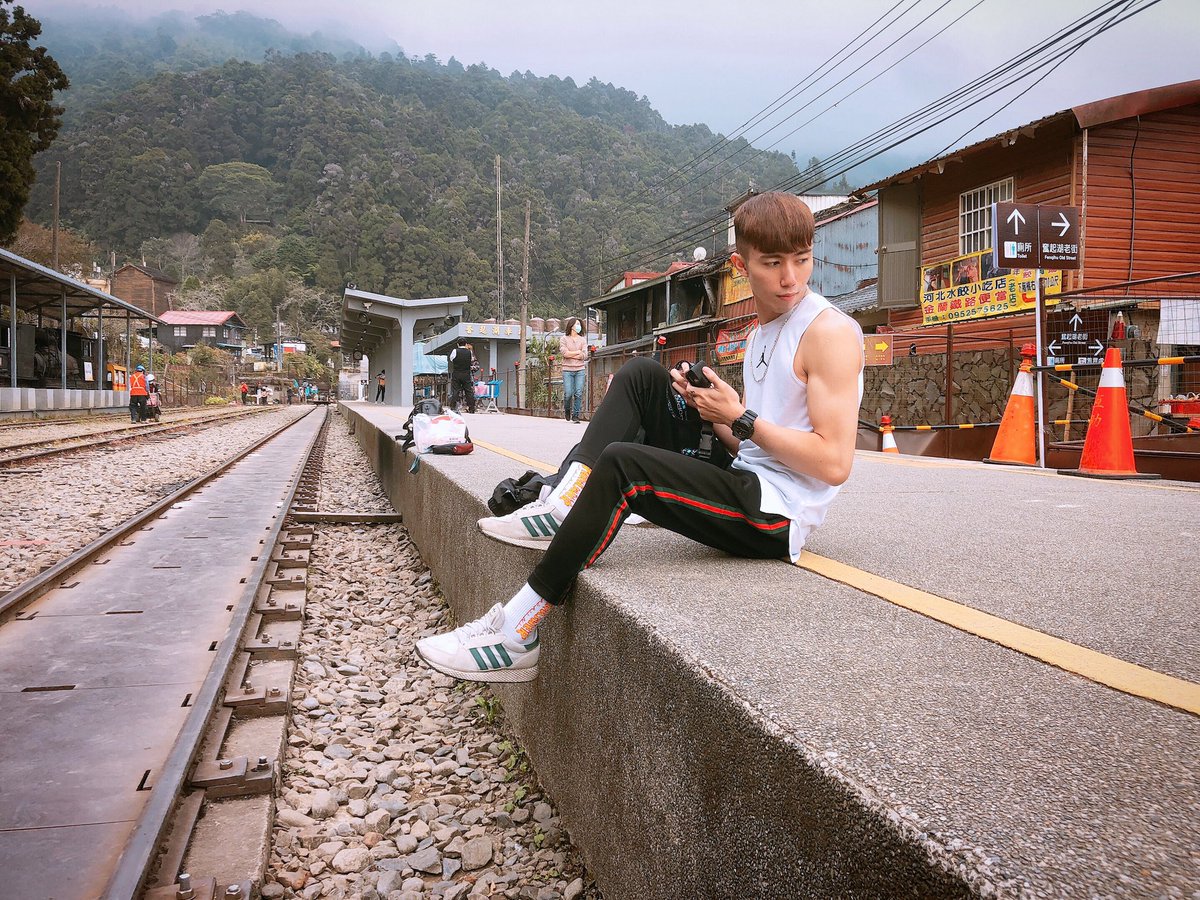 chenzz00's tweet photo. 10度穿這樣應該還好吧🌞 https://t.co/qhCrePluVU