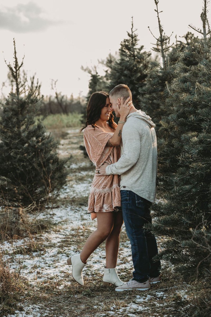 KenzieMiranda's tweet photo. “Alexa, play glad you exist by Dan and Shay” https://t.co/KIufaB5JQO