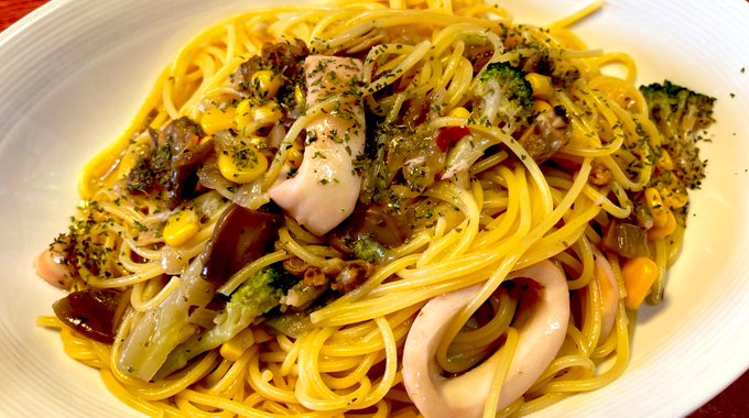 お昼ごはん

買い出し行けたのでシーフードスープパスタ作りました 