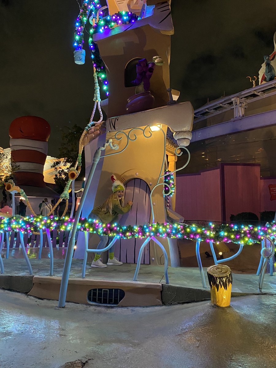 FraileyTara's tweet photo. Merry Grinchmas 🎄 https://t.co/kwcO0k2k8t