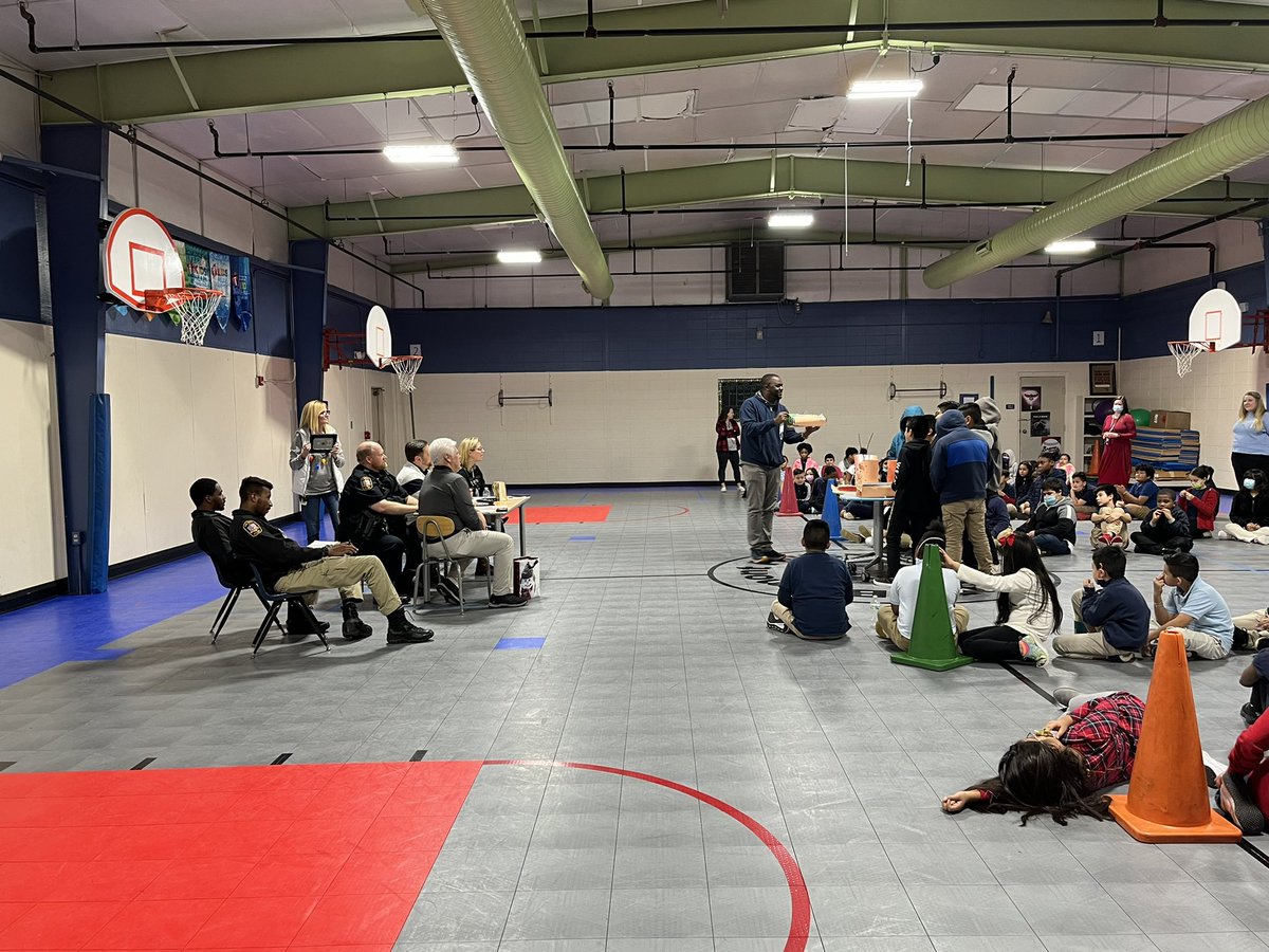 worthybride's tweet photo. Belmont Hills had an amazing day learning about Elf Traps! @belmontbears @cobbscience @STEMcobb Thank you to all our judges! https://t.co/mOrJtEtNxO