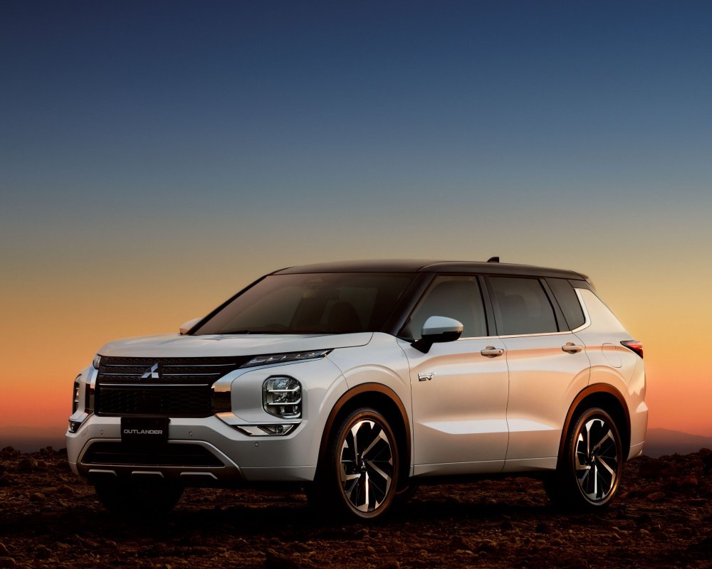 三菱自動車工業株式会社 お知らせ 三菱自動車 は 本日12 16から新型 アウトランダーphev を販売開始します 10 28より発売に先駆けて先行注文を開始し 受注台数は12 15時点で月販売目標台数1 000台の約7倍となる6 915台と 大変好評を博しています