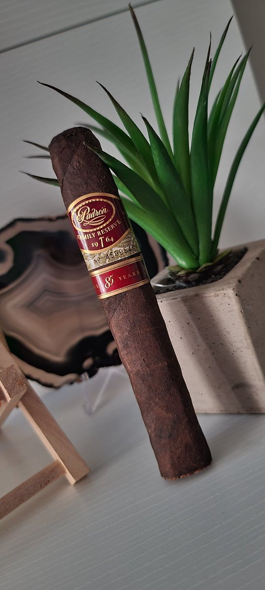 ⚜ Padron Family Reserve 85 years ⚜  the age on the wrapper is insane super gritty. <a href="/Mr24705988/">優生学👁駿河湾 ワンヘルス</a>
<a href="/erickmichaus/">E. Michaus</a> <a href="/JARMHABANO/">Jorge Luis</a> @CigarChairman <a href="/CalvinThomps99/">Calvin Thompson</a> <a href="/Mike_W_Simpson/">The Mentor</a> <a href="/JeffBOTL/">JeffBOTL</a> <a href="/joelmeche/">Joel M</a> <a href="/BHJFamily/">BHJ Family</a> <a href="/De_Ang_/">Dennis Angle</a> <a href="/ButcherManNate/">Poppa Butcher</a> <a href="/Mike_W_Simpson/">The Mentor</a> #CIGARS #BOTL #padron