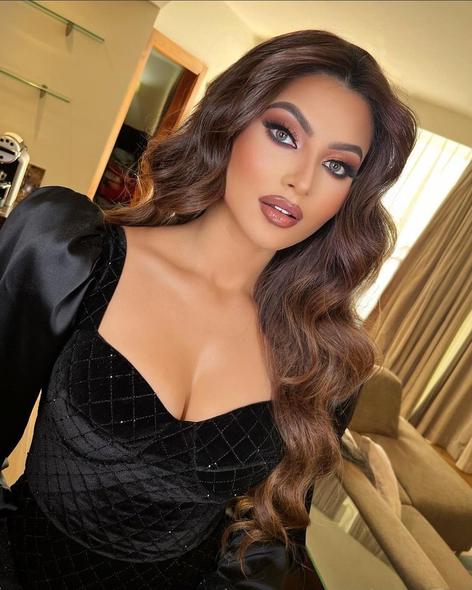 readHashtag's tweet photo. Beauty in black #UrvashiRautela
#readhashtag https://t.co/eWYqNp6y7K