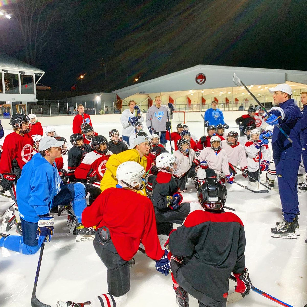 There’s no better way to send off our first semester than with a nice, cozy #ODR skate at Beaver Dam Winter Club in Locust Valley, NY. Thank you to all the folks who joined us today. Happy Holidays from your LIU Sharks Men’s Hockey team! 🦈❄️