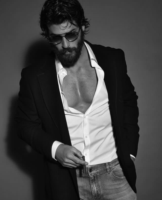 Nobody sees me.
Now I'm a one man show.
I'll do this on my own.

We knew it all then.
Now this is all I know.
Guess I'm heading home now.

#FreeRol ━━━━ #SexRol