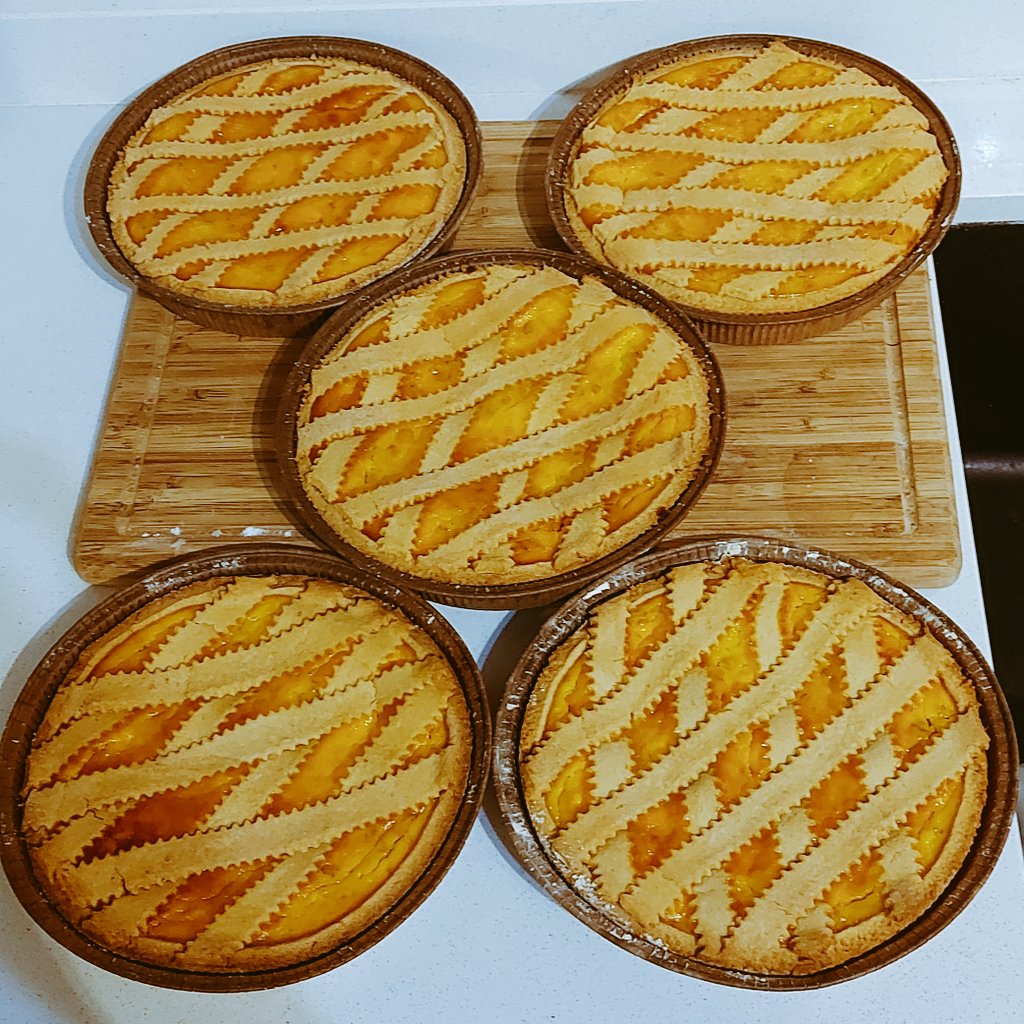 #PastieraNapoletana 
#Pastiera 
#TradizioniCampane #ProdottiTipici
#PiattiTipici
#Dolcifattiincasa 
#TradizioniNatalizie
#FattoincasadaGrazia