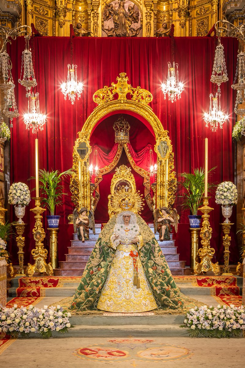 ACTO REVERENCIAL | La Santísima Virgen de la Esperanza para el acto reverencial. 

📷 Emilio Sáenz
