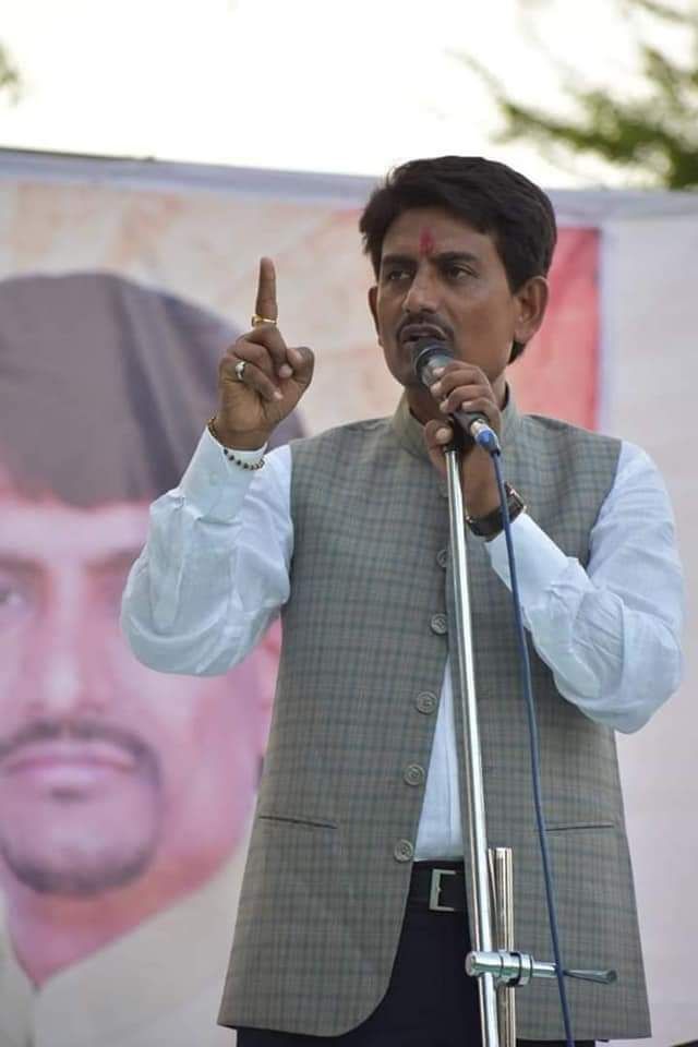 manoharshih's tweet photo. #GKTS_GUJRAT 🚩🚩🚩
આ છે...#ઠાકોર_સેના_અને #અલ્પેસજી_ઠાકોર_ની_વિચારધારા.
   *સારા માણસો સાથે સારા બનો, ૫ણ ખરાબની સાથે ખરાબ નહીં..*
*કારણ કે, હીરાથી હીરો ઘસીશકાય છે ૫ણ કાદવથી કાદવ સાફ કરી શકાતો નથી..*
#Thakorsena  #AlpeshThakor
 #Jagatshih_Chauhan 
#GKTS_Gujrat
#GKTS_SOCIAL_ARMY https://t.co/MPwQlrgb3x