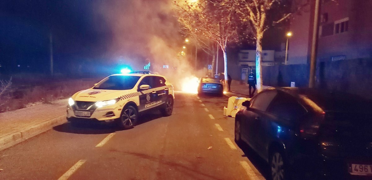 Gracias a <a href="/PLCiudadReal092/">Policía Local CReal</a> por su rápida actuación conjunta con <a href="/BomberosCiudadR/">Bomberos Ciudad Real</a> 👏🏼👏🏼