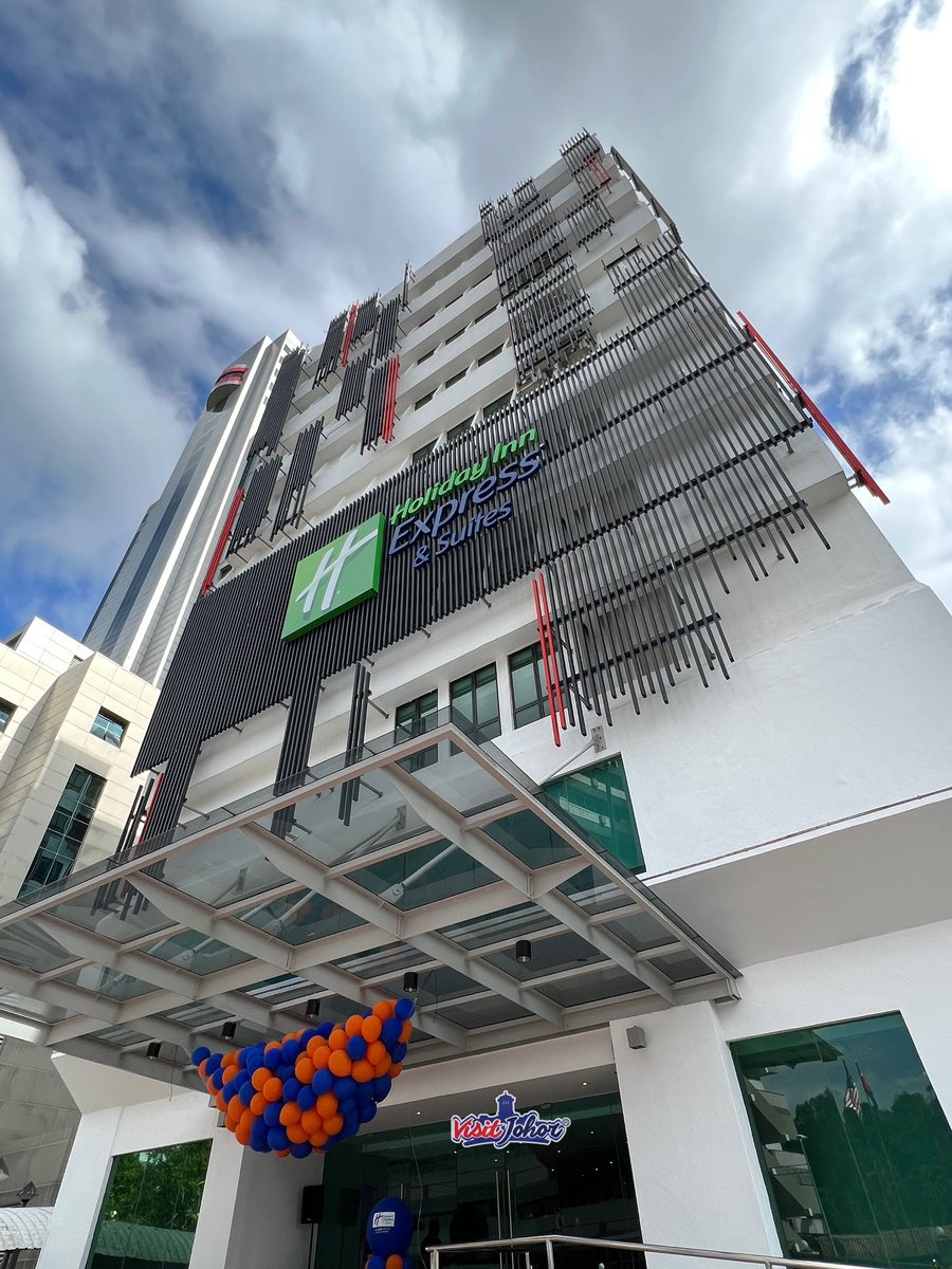 visitjohor_'s tweet photo. Wuuu! Dengarnya Holiday Inn Express &amp; Suites Johor Bahru baru sahaja dibuka secara rasmi semalam yang terletak betul2 sebelah bangunan kwsp bandar jb!🤩 (dulu sini Swiss-Inn) https://t.co/n8JNL7h3O5